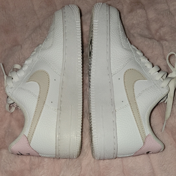 Nike White and Tan Sneakers - Picture 4 of 5